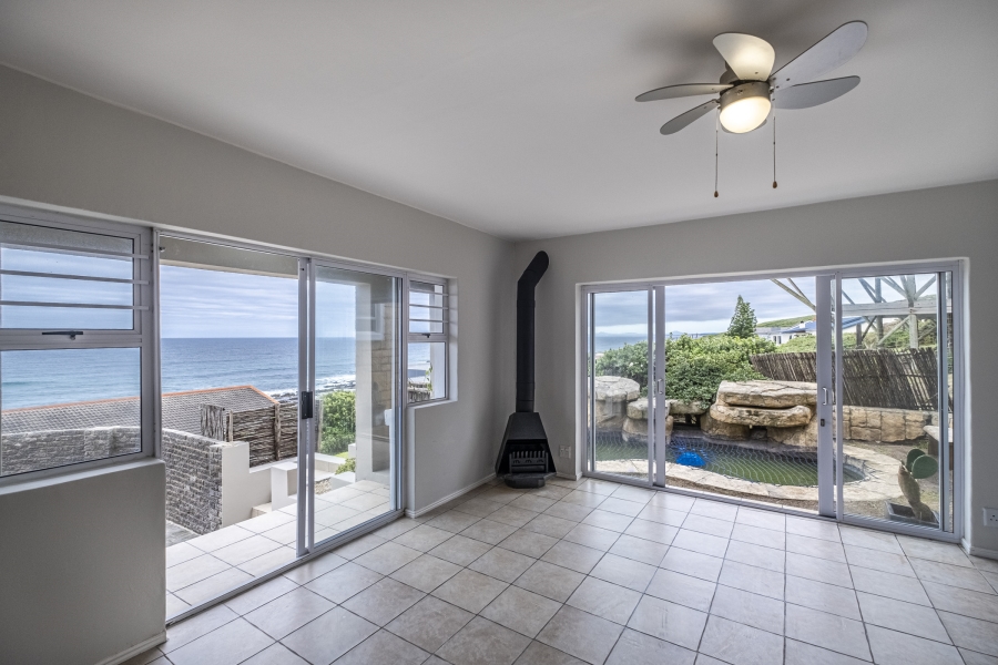 4 Bedroom Property for Sale in Seaview Eastern Cape